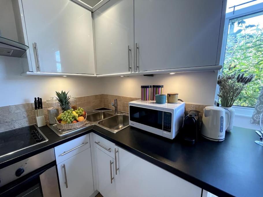 Cute&Cozy Studio Apt In Barons Court Londen Buitenkant foto