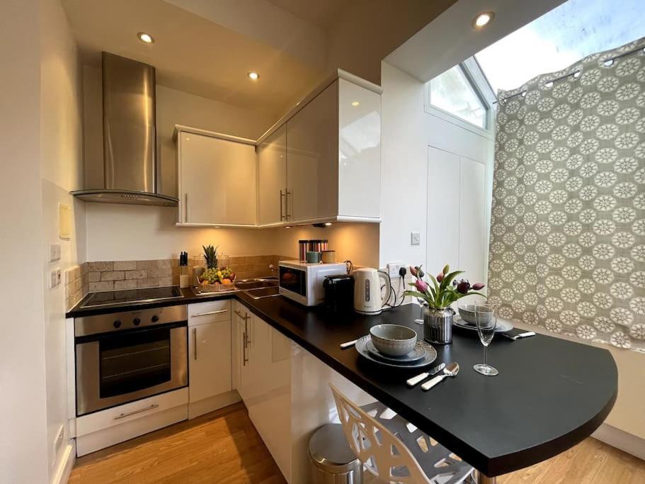 Cute&Cozy Studio Apt In Barons Court Londen Buitenkant foto