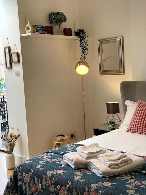 Cute&Cozy Studio Apt In Barons Court Londen Buitenkant foto