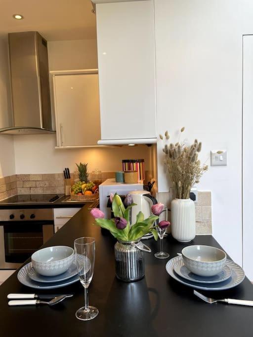 Cute&Cozy Studio Apt In Barons Court Londen Buitenkant foto