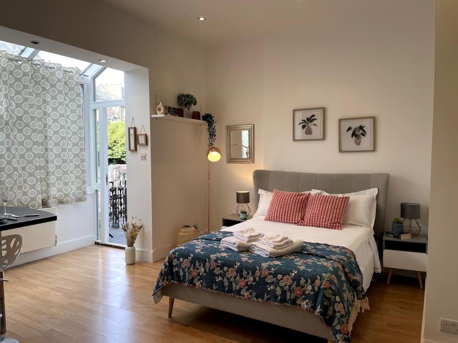 Cute&Cozy Studio Apt In Barons Court Londen Buitenkant foto