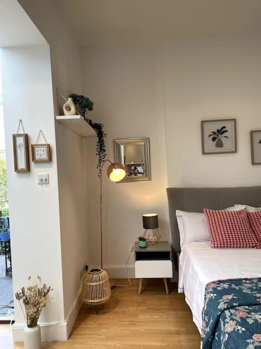 Cute&Cozy Studio Apt In Barons Court Londen Buitenkant foto